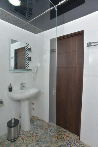 Shower 5, Central apartments, Tskaltubo