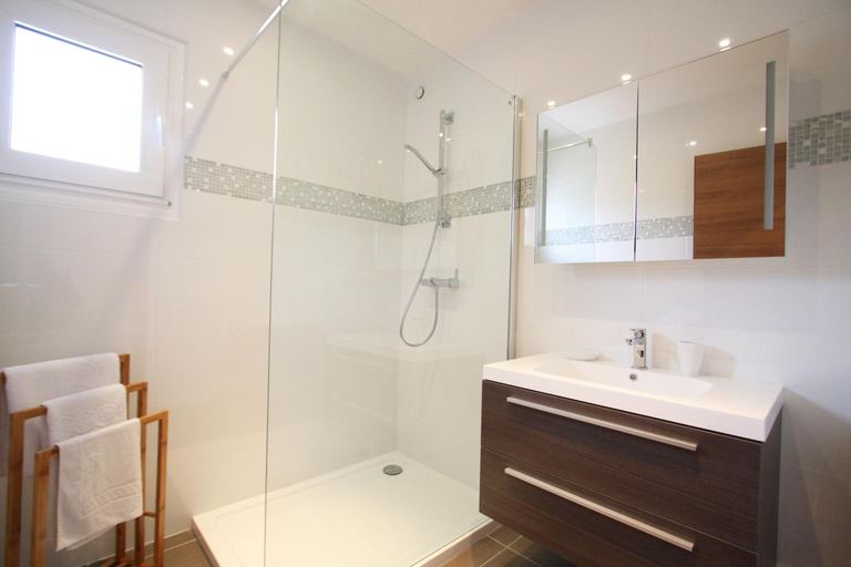 Bathroom 3, Résidence Catherine, Haute-Corse