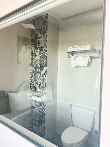 Bathroom 9
