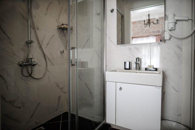 Bathroom 5, Ali Barıs Pansiyon, Ayvalık