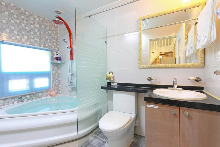 Bathroom 3, YJ Pension, Gyeongju