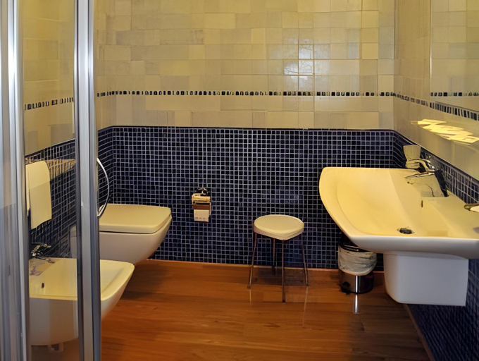Bathroom 1, Quarte Sayal, Sassari