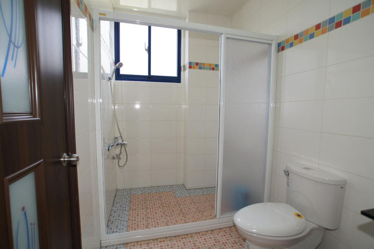 Bathroom 2, Xiang Yang Lan Tian Homestay, Taitung