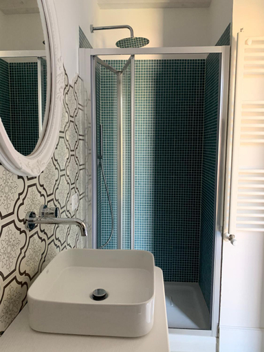Bathroom 5, Palazzo Samà, Catanzaro