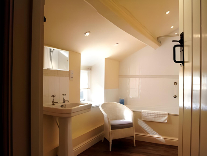 Bathroom 3, The Red Lion Inn, Gloucestershire