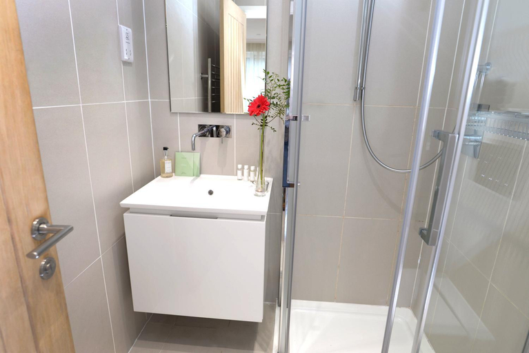 Bathroom 3, Bridge of Orchy Hotel, Argyll and Bute