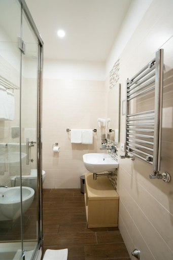 Bathroom 4, Archi di Roma Guest House, Rome