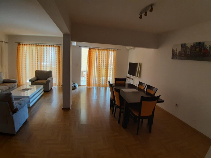 Others 4, Apartmani Jovan