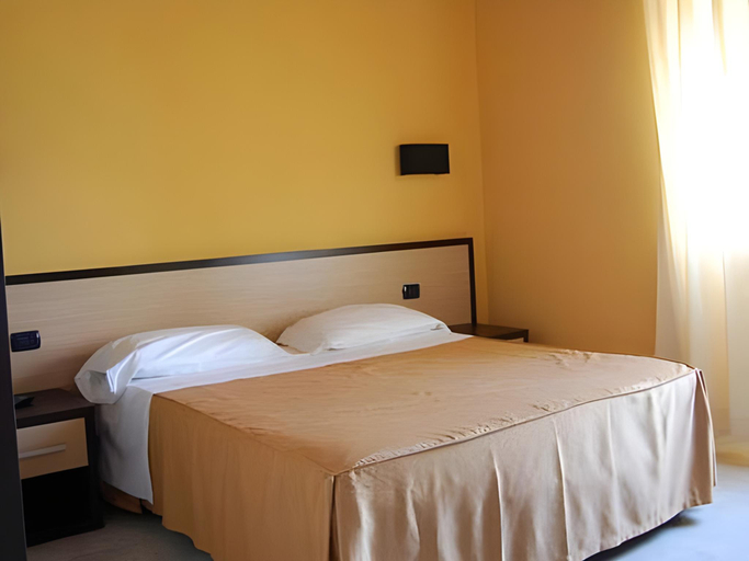 Bedroom 3, Hotel Quadrifoglio, Salerno