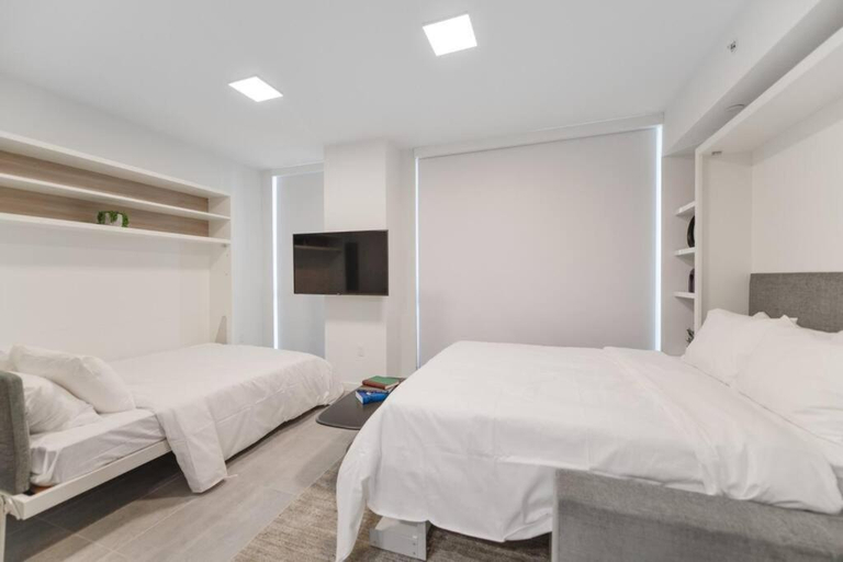 Wonderful Studio Apartment with Great Views and Pool, Miami-Dade