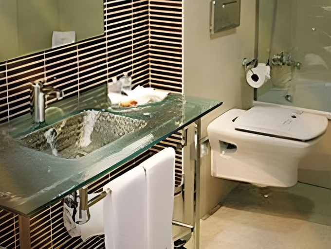 Bathroom 5, Gran Hotel Sol y Mar - Adults Only, Alicante