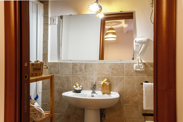 Bathroom 2, B&B La Corte San Francesco, Bari