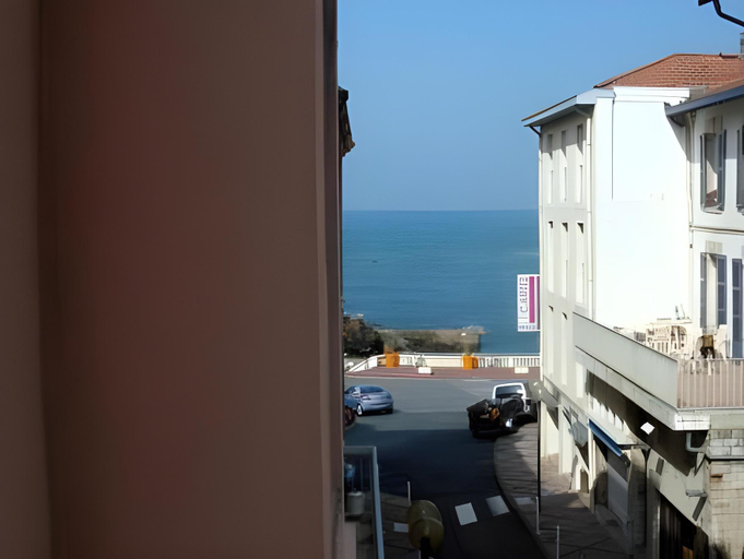 Exterior & Views 16