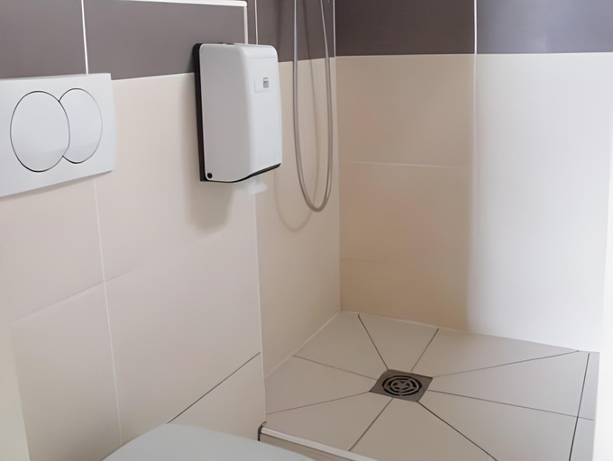 Bathroom 3, Hotel Cantosorgue, Vaucluse