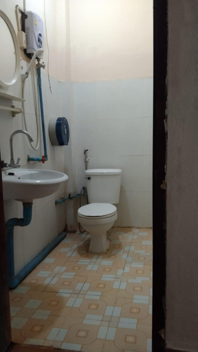 Bathroom 5, Amphai Guesthouse, Ngoi