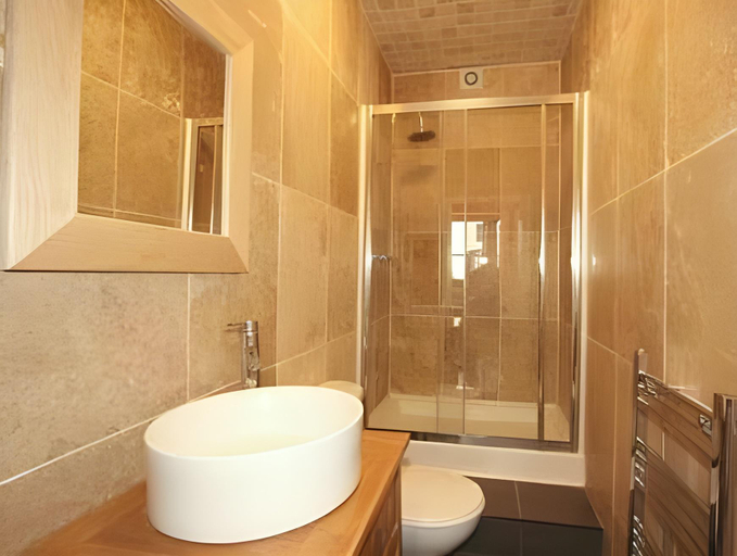 Bathroom 4, Central Hotel, Gloucestershire