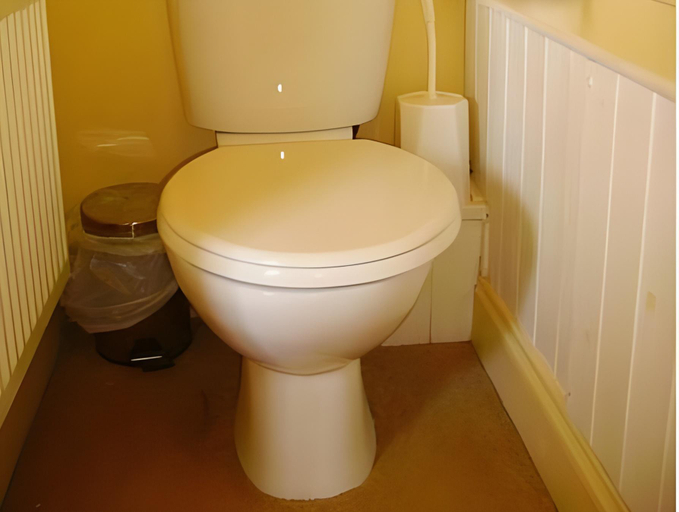 Bathroom 3, The Bell Inn, Gloucestershire