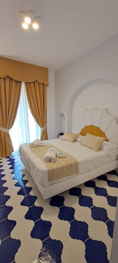Others 2, DEPENDACE MINORI MARE ****, Salerno