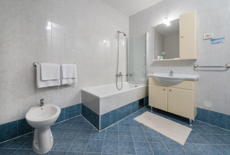 Bathroom 3, Skiper Golf Resort, Umag