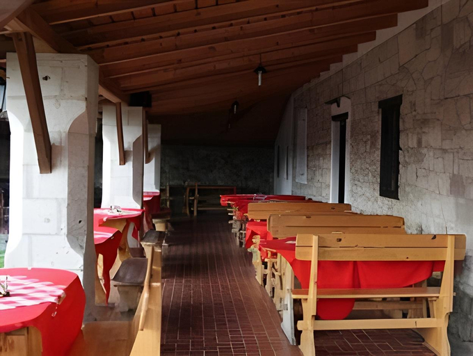 Food & Drinks 2, Oreg Malom Apartmanhaz, Mezőkövesdi