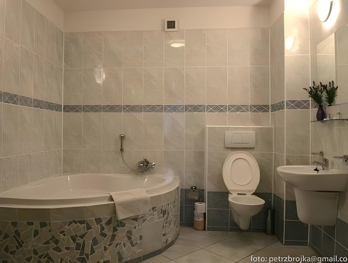 Bathroom 3, Hotel Atrium, Jihlava