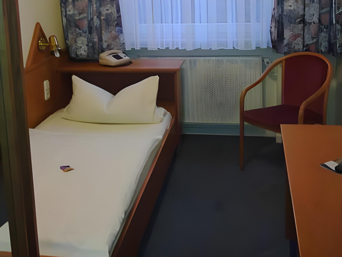 Bedroom 2, Autobahn Hotel Pfungstadt Ost, Darmstadt-Dieburg