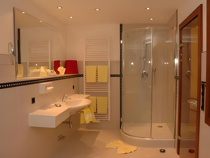 Bathroom 4, Hotel Maria Theresia, Schwaz