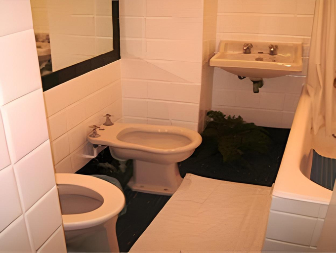 Bathroom 4, Hotel Nuovo Nord, Genova