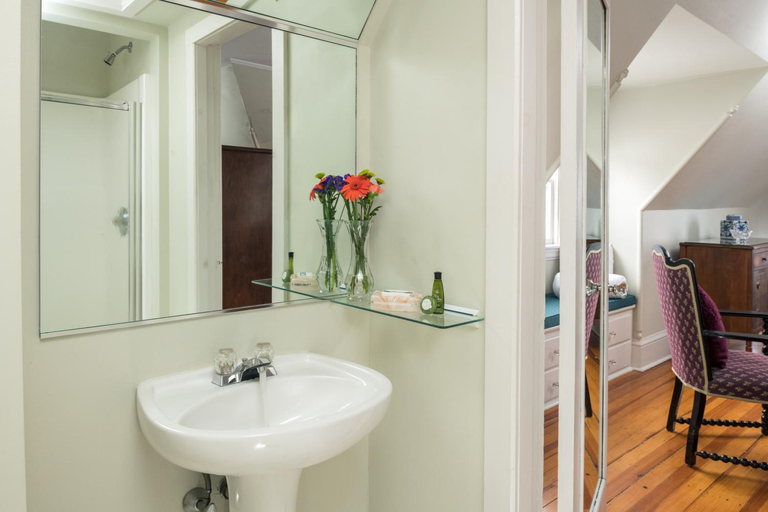 Bathroom 3, Idlwilde Inn, Schuyler
