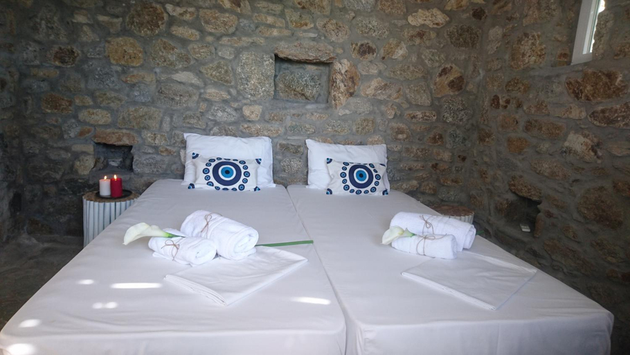 Others 4, Megas Rooms, South Aegean