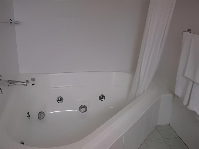 Bathroom 5, St. Marys Park View Motel, Penrith - East