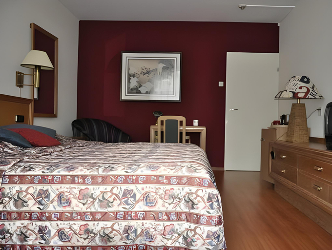 Bedroom 2, Hotel Mayflower, Leiden