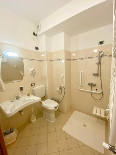 Others 5, Albergo Villa Ada, Savona