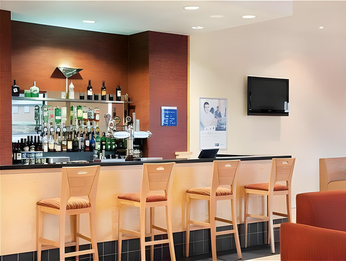 Food & Drinks 5, Holiday Inn Express Antrim By IHG, Antrim and Newtownabbey