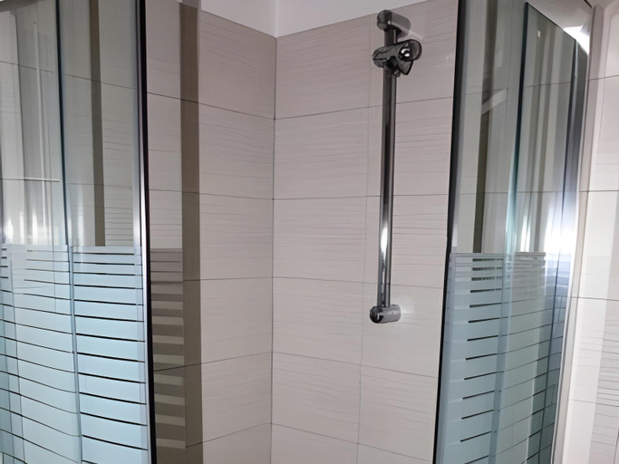 Bathroom 4, Pramataris, Peloponnese