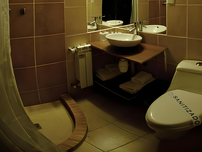 Bathroom 4, Hotel Jardines de Uyuni, Antonio Quijarro