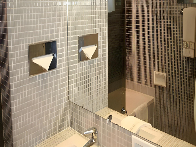 Bathroom 4, Saint Georges Hotel & Spa, Saône-et-Loire