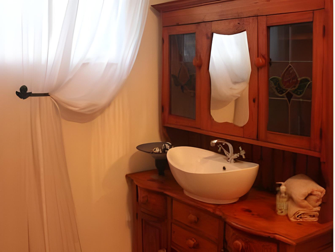 Bathroom 5, Royston Hall Historical Guesthouse, Ugu