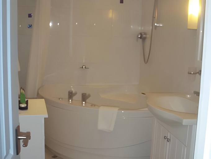Bathroom 3, Hotel Rex, Dorset