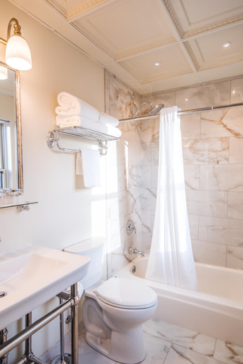 Bathroom 2, The Pollard Hotel, Carbon