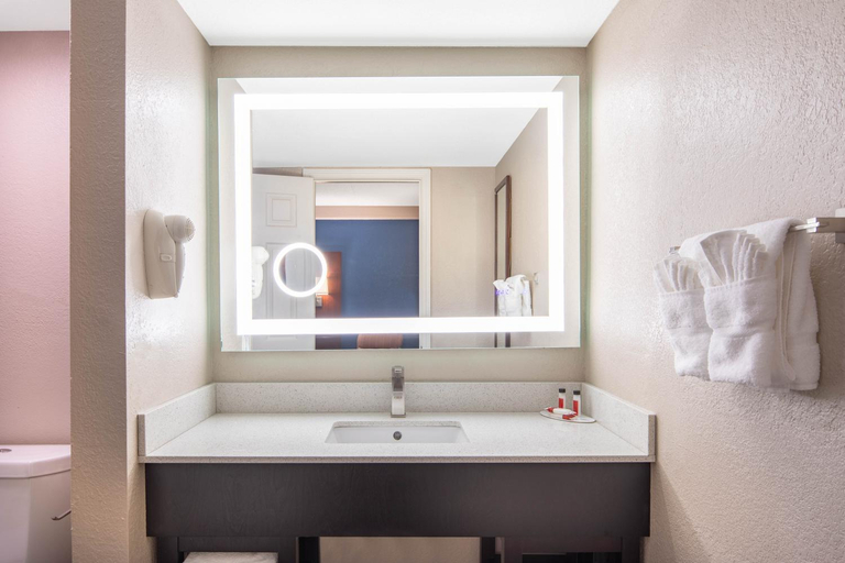 Bathroom 3, Budget Inn & Suite Atlanta Marietta Stadium, Cobb