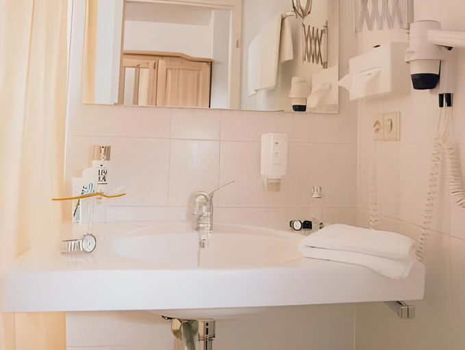 Bathroom 2, Hotel Freihof, Stuttgart