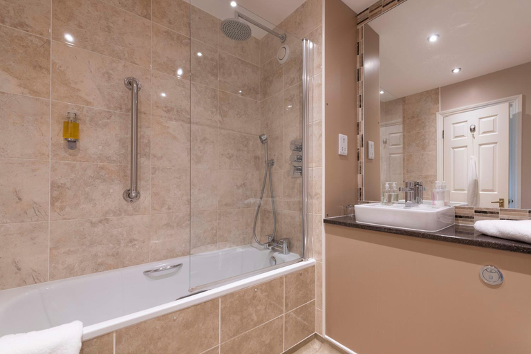 Bathroom 3, Wisteria Hotel, Rutland