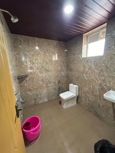 Bathroom 4, Golden IB'S Gokarna, Uttara Kannada