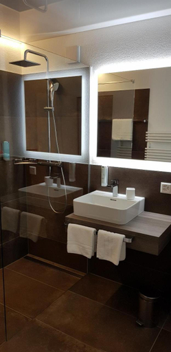Bathroom 4, Hotel Al Ponte, Wangen