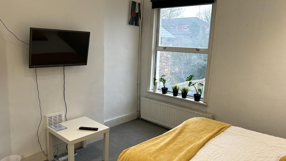 Bedroom, Lovely Apartment Balham F4, London