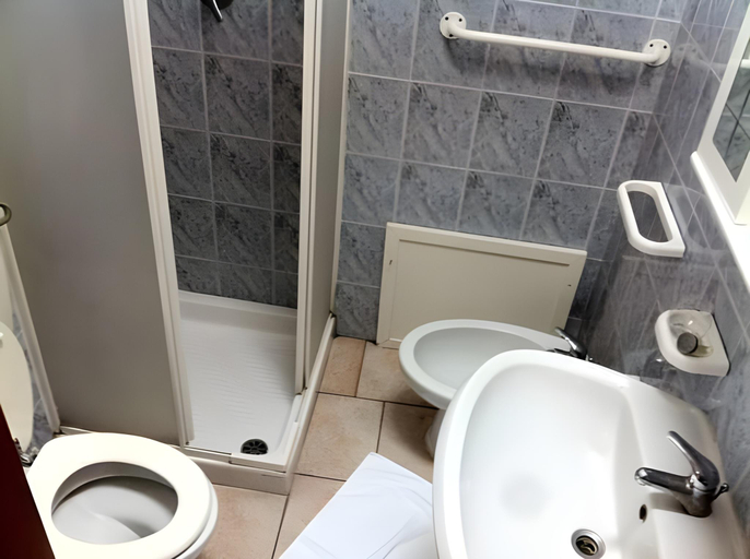 Bathroom 3, Paradiso della Zagara, Catania