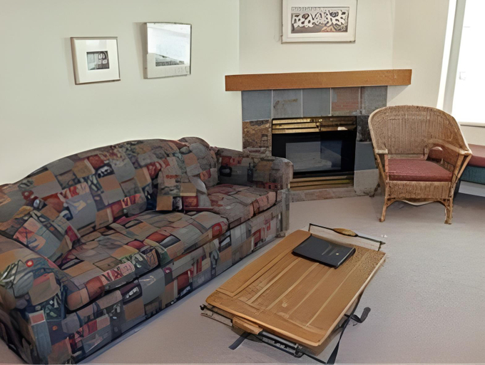 Others 4, Marketplace Lodge, Squamish-Lillooet
