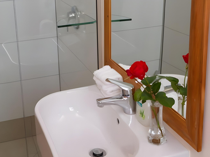 Bathroom 3, Cambria House, Nelson