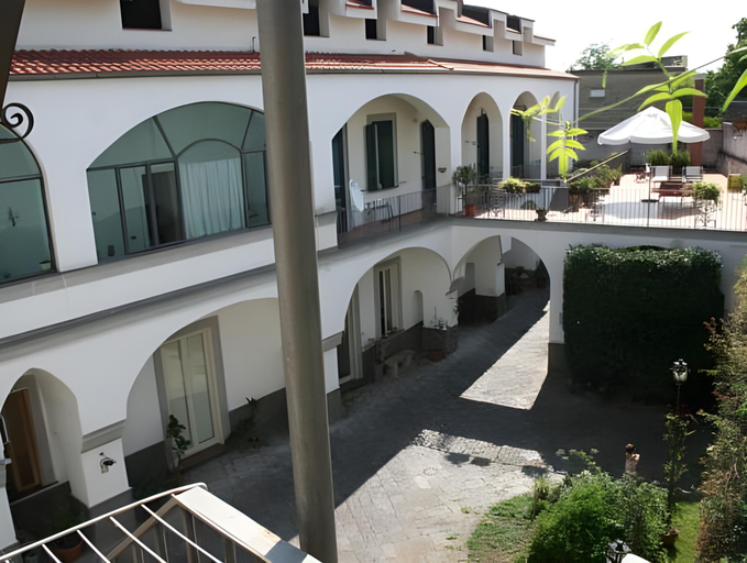 Others 4, B&B La Corte, Napoli